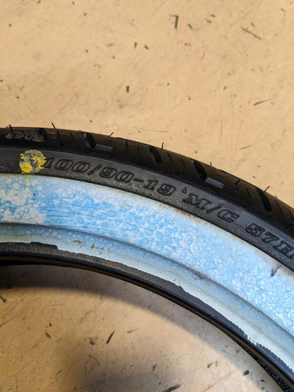 DUNLOP D401 HARLEY DAVIDSON WWW 100 90 19 57H FRONT MOTORCYCLE TIRE 45064215 CQ3