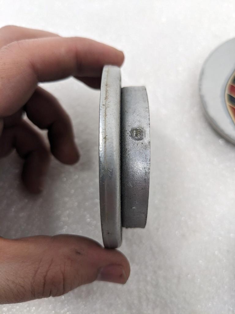 PORSCHE 92836103211 SET OF CENTER CAPS FOR PORSCHE 928 GTS USED #1 R24T1