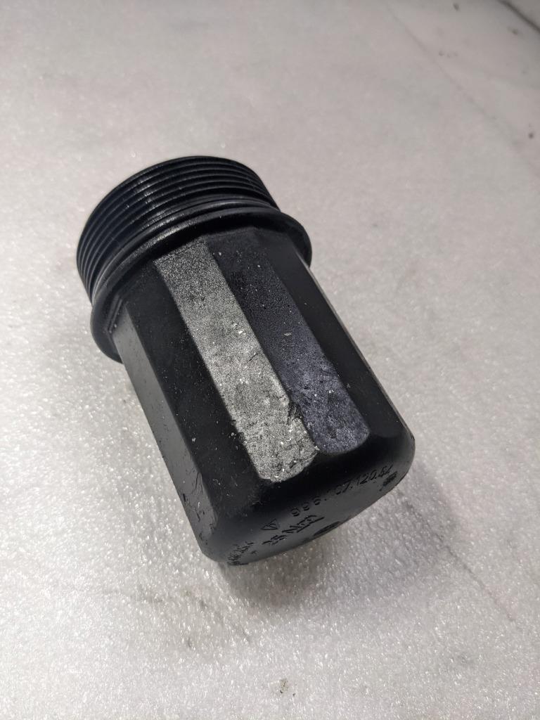 PORSCHE 911/996 3.4L ENGINE OIL FILTER HOUSING 99610712054 USED 996BGL