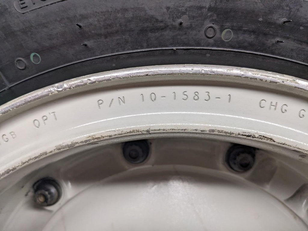 GOODRICH INBOARD WHEEL AND MICHELIN TIRE  30X8.8-15 HUB BORE 77MM 3-1531-3 B2