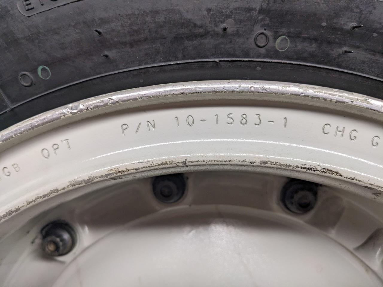 GOODRICH INBOARD WHEEL AND MICHELIN TIRE  30X8.8-15 HUB BORE 77MM 3-1531-3 B2