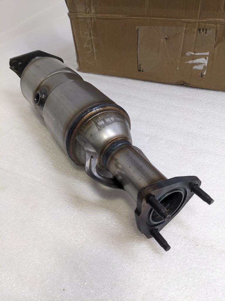 CATALYTIC CONVERTER KIT BELIEVED FOR FRONT 2003-2007 HONDA ACCORD 2.4L NEW R19