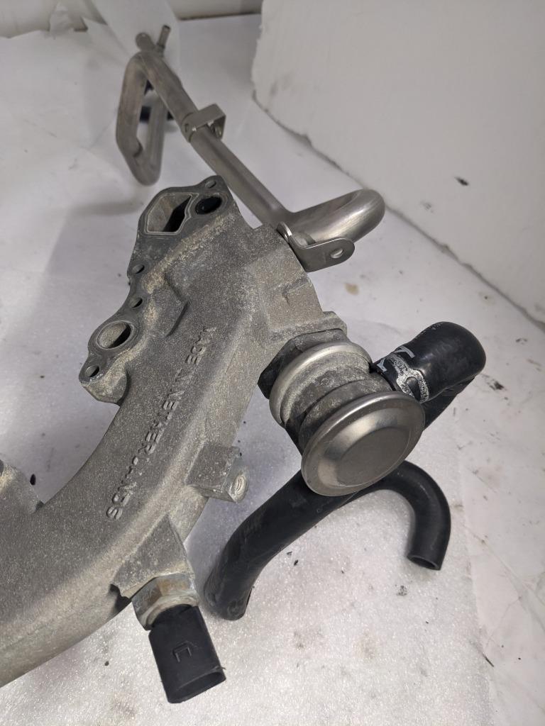 PORSCHE CAYENNE 4.5L VALVE HOUSING WITH PIPES MOUNTED 9481061514R USED R25