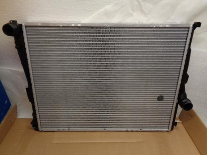 NEW 1999-2008 BMW RADIATOR BEHR RAX087 17-11-9-071-519 99000053 W/ BLOTCH SR