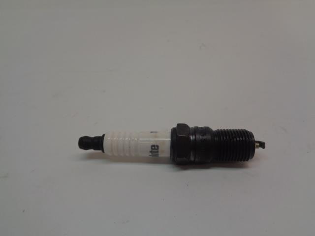 BRAND NEW FORD SATURN CHEVY BUICK AUTOLITE COPPER CORE SPARK PLUGS 106 4PACK R13