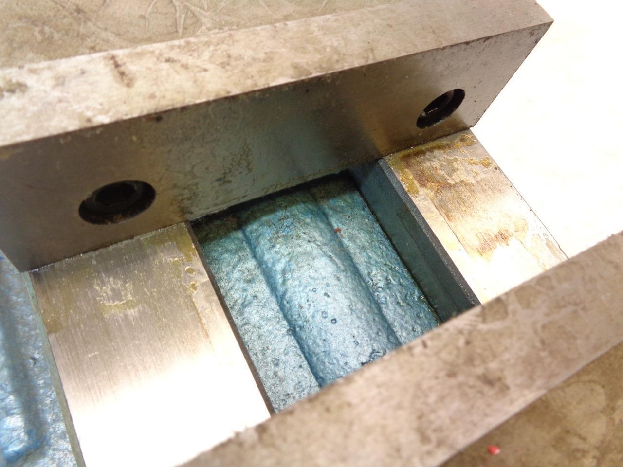 NEW STEEL 5-1/2" MILLING MACHINE VISE W/ SWIVEL BASE (MISSING CRANK KEY) SR