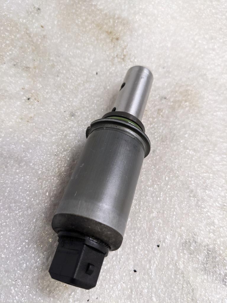 PORSCHE BOXSTER 987 05-08 VARIABLE VALVE TIMING SOLENOID 99610530305 USED 996G.L