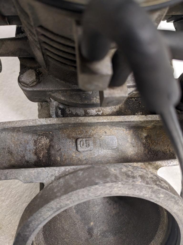 PORSCHE 9281101993R VALVE THROTTLE BODY FOR PORSCHE 928 USED R20