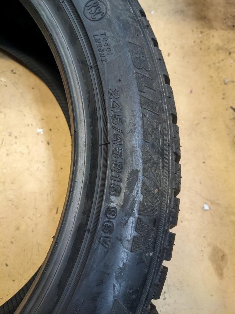 BRIDGESTONE BLIZZAK LM-25 (*) BMW RSC P 245 45 18 96V SL TIRE 040248 CQ2