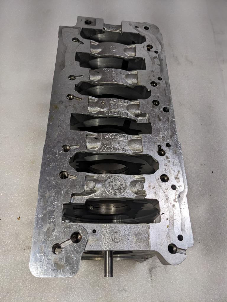 PORSCHE 911 996 BOXSTER ENGINE CRANKCASE HOUSING 9961011575R 996B.G.L.