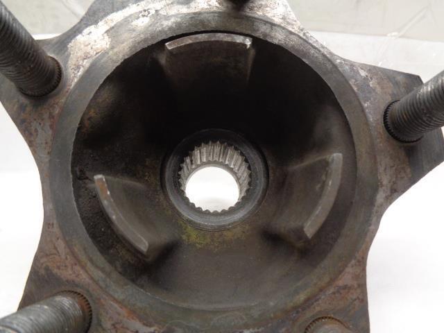 1 USED PORSCHE CARRERA WHEEL HUB w/ BOLTS 964 331 605 04/964 331 065 04 R25T6