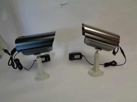 PAIR OF GADSPOT 420TVL 232 INFRARED DAY AND NIGHT CAMERAS NEW R6 TOTE B