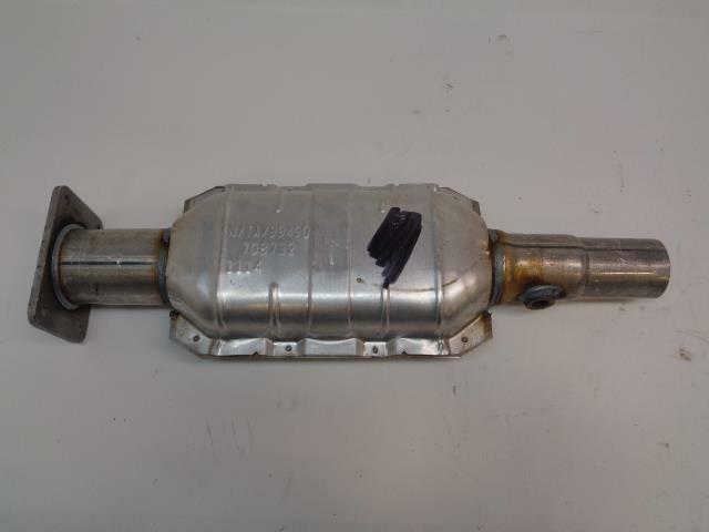 1 CATALYTIC CONVERTER 3.25" INLET 2.5" OUTLET 24" LENGTH N/TA/99490 R38