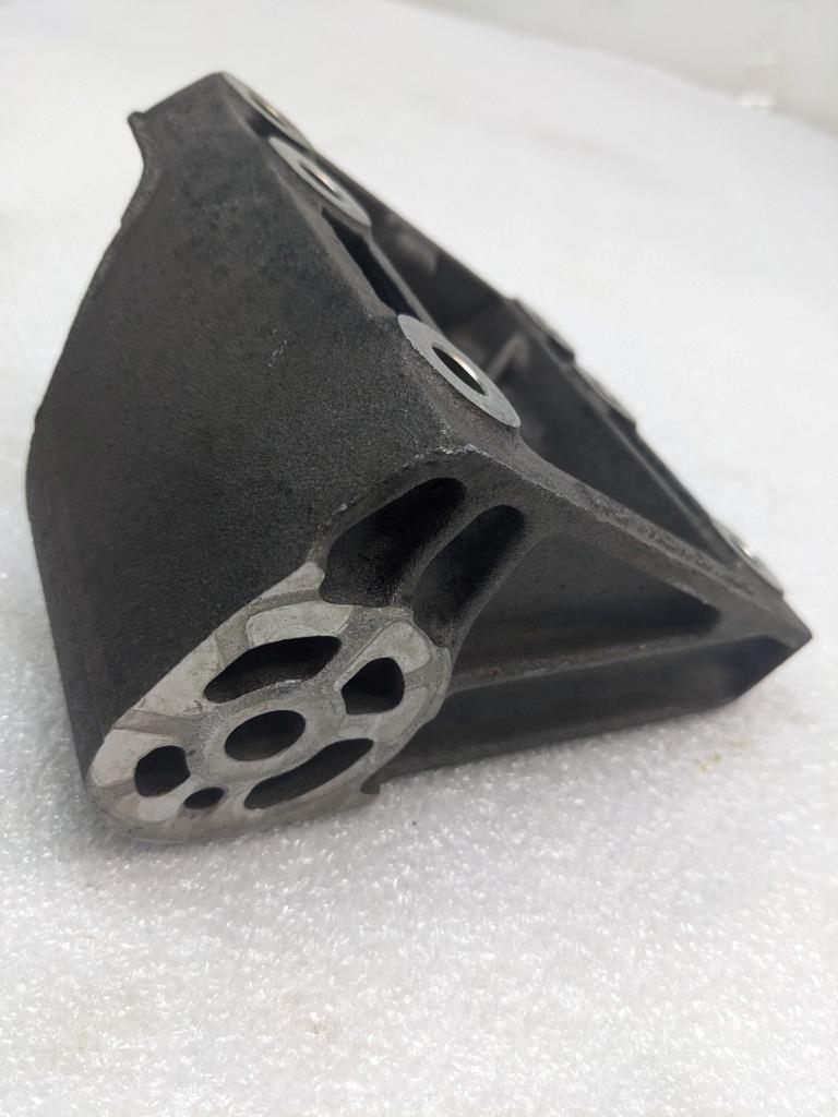 PORSCHE CAYENNE ENGINE HOLDER RIGHT 9481152012R USED R25