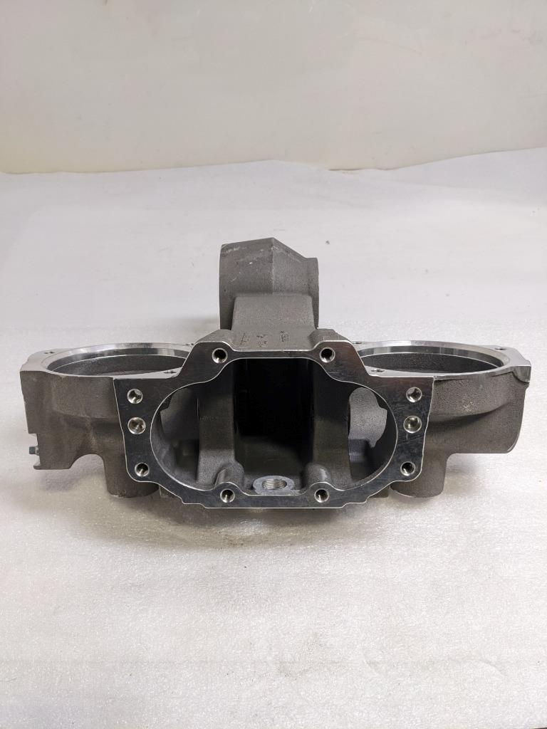 JOHN DEERE CE20020 ROW UNIT GEAR CASE HOUSING NEW I2