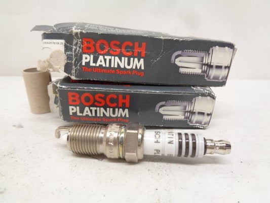 BRAND NEW BOSCH CHEVY GMC PONTIAC PLATINUM SPARK PLUG 4 PACK 6213 R13T3