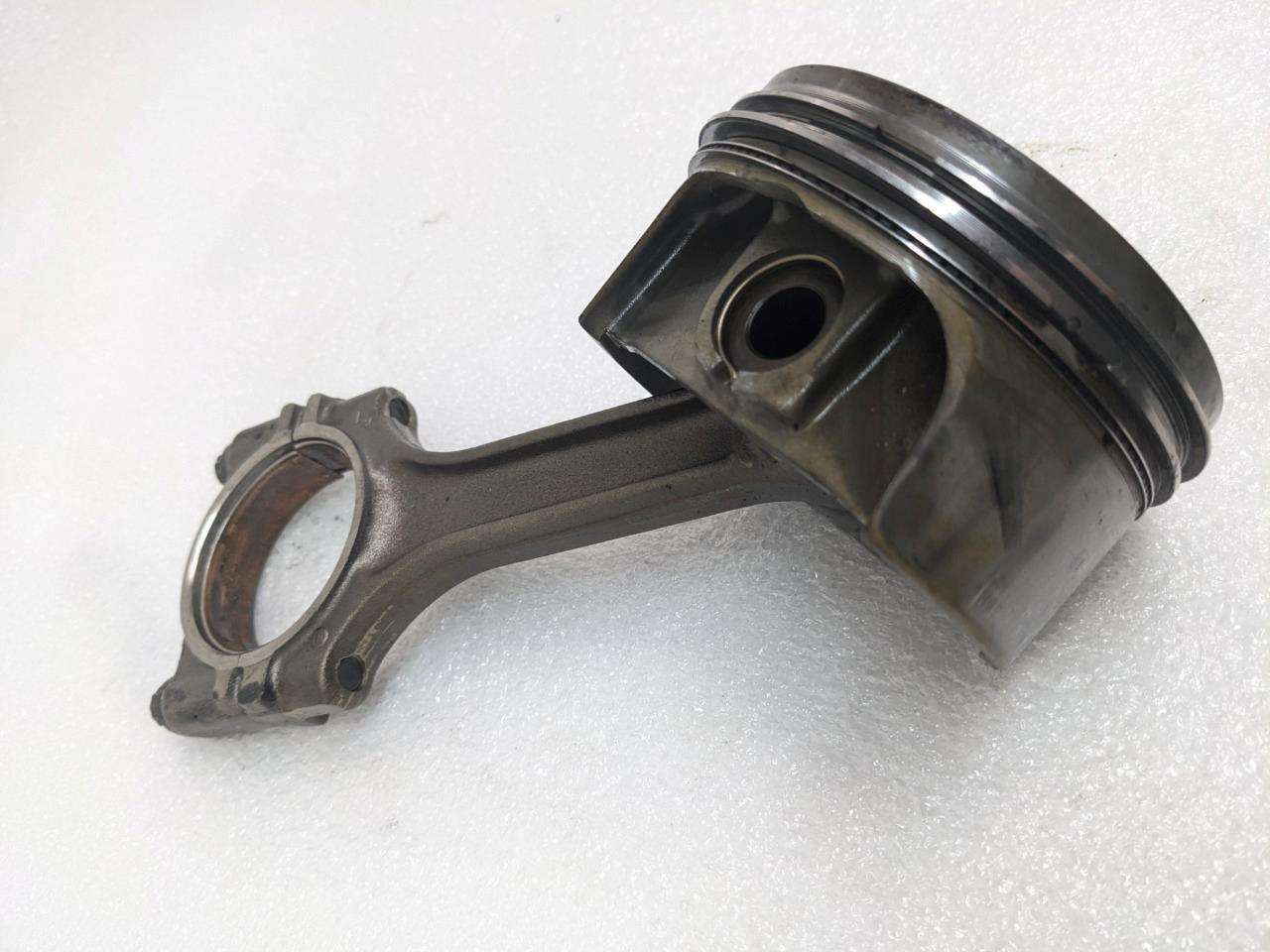 PORSCHE 911/996  CONNECTING PISTON ROD #1 9961031026R USED 996BGL2T2
