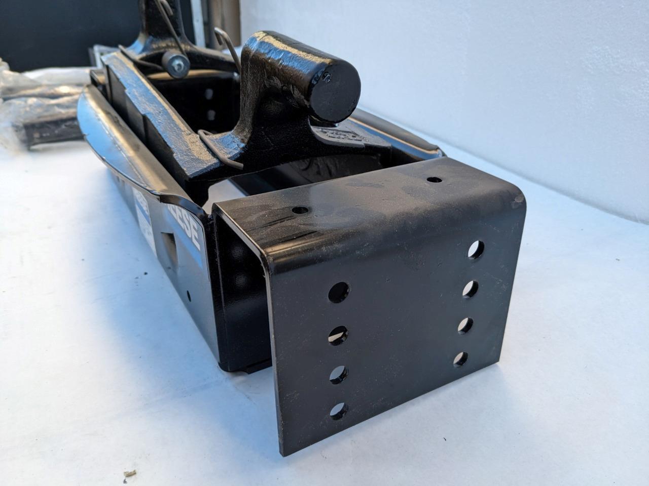 REESE 20K FIFTH WHEEL HITCH (BASE ONLY) 30083 R18