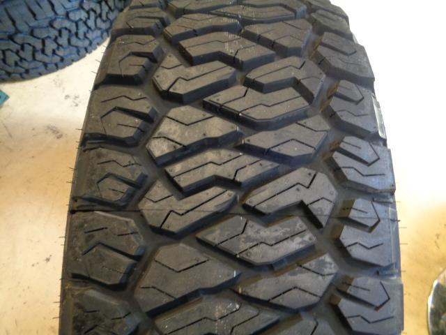 MAXXIS RAZR AT BSW LY 295 70 17 121/118R LRE 10PLY TIRE TL00049600 BQ4