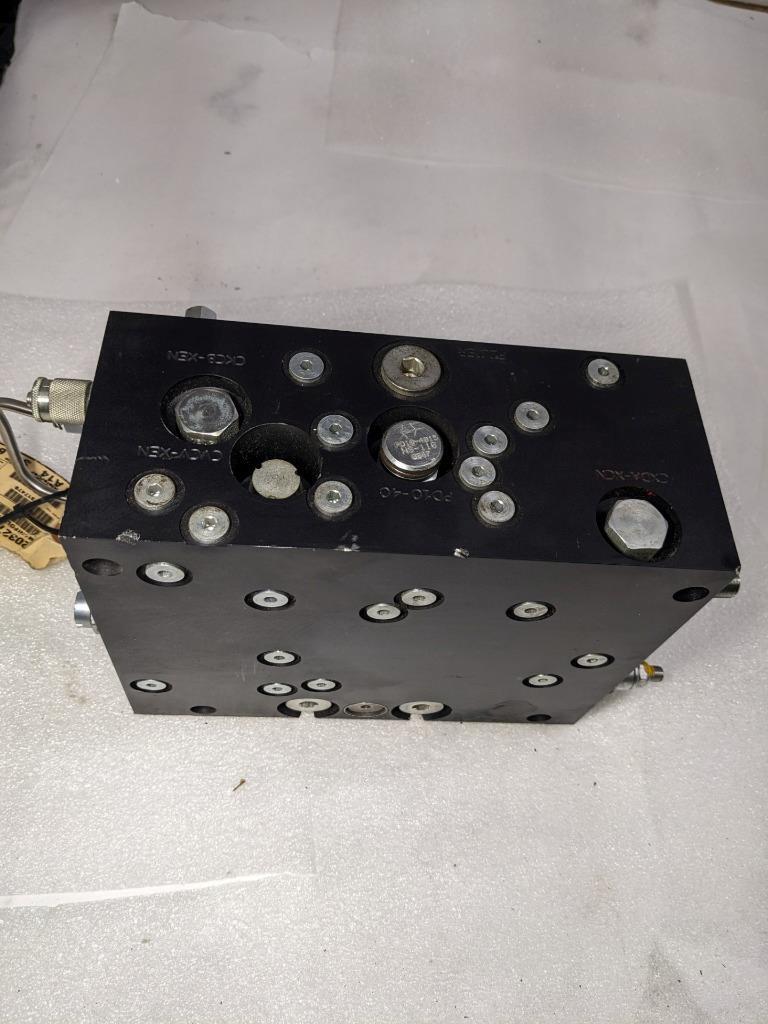 HYDRAULIC MANIFOLD ASSEMBLY 203270-1 VACRO USED R10