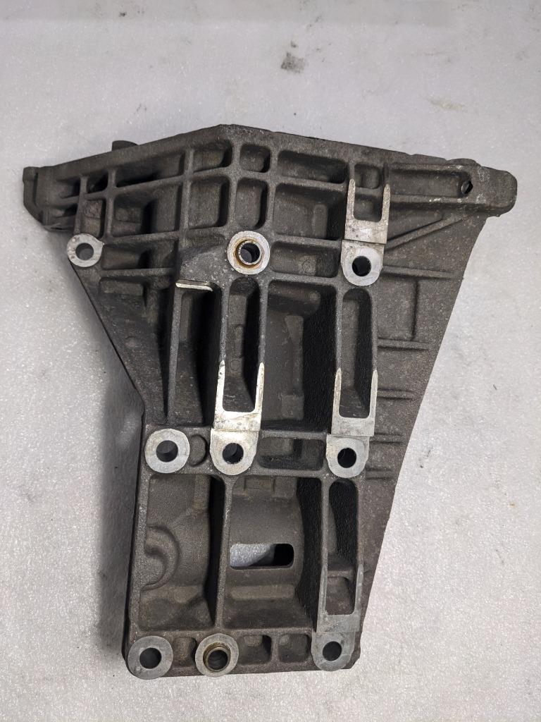 PORSCHE CAYENNE 4.5L LEFT ENGINE MOTOR BRACKET 9481022135R USED 996BGL