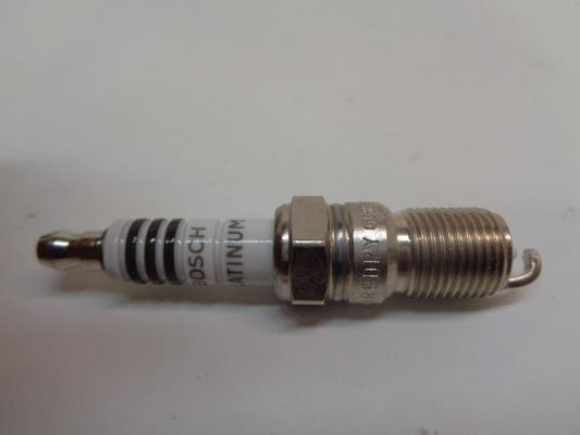 BRAND NEW BOSCH PLATINUM 1993 CADILAC SPARK PLUG 8-PACK 6241 R13T3