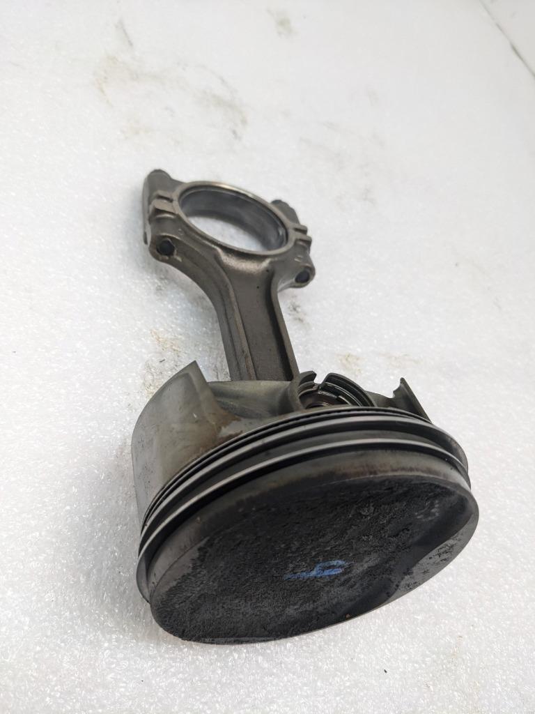 PORSCHE 911/996  CONNECTING PISTON ROD #4 9961031026R USED 996BGL2T2