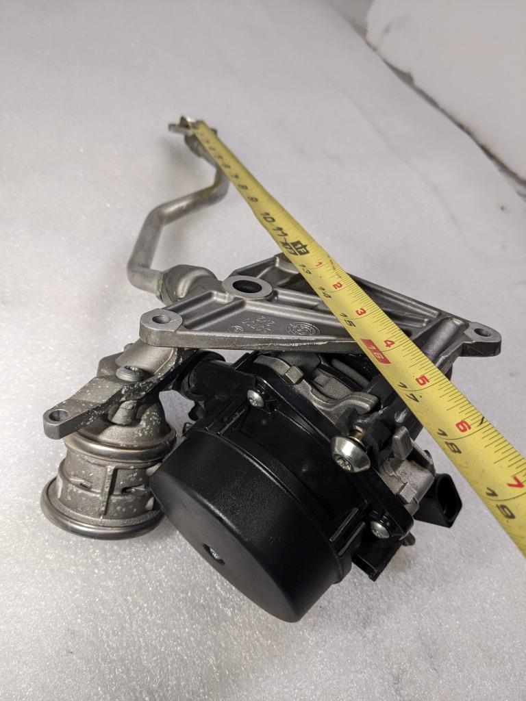 PORSCHE BOXSTER CAYMAN ENGINE AIR INJECTION PUMP/BRACKET 9971131371R USED 996B.G