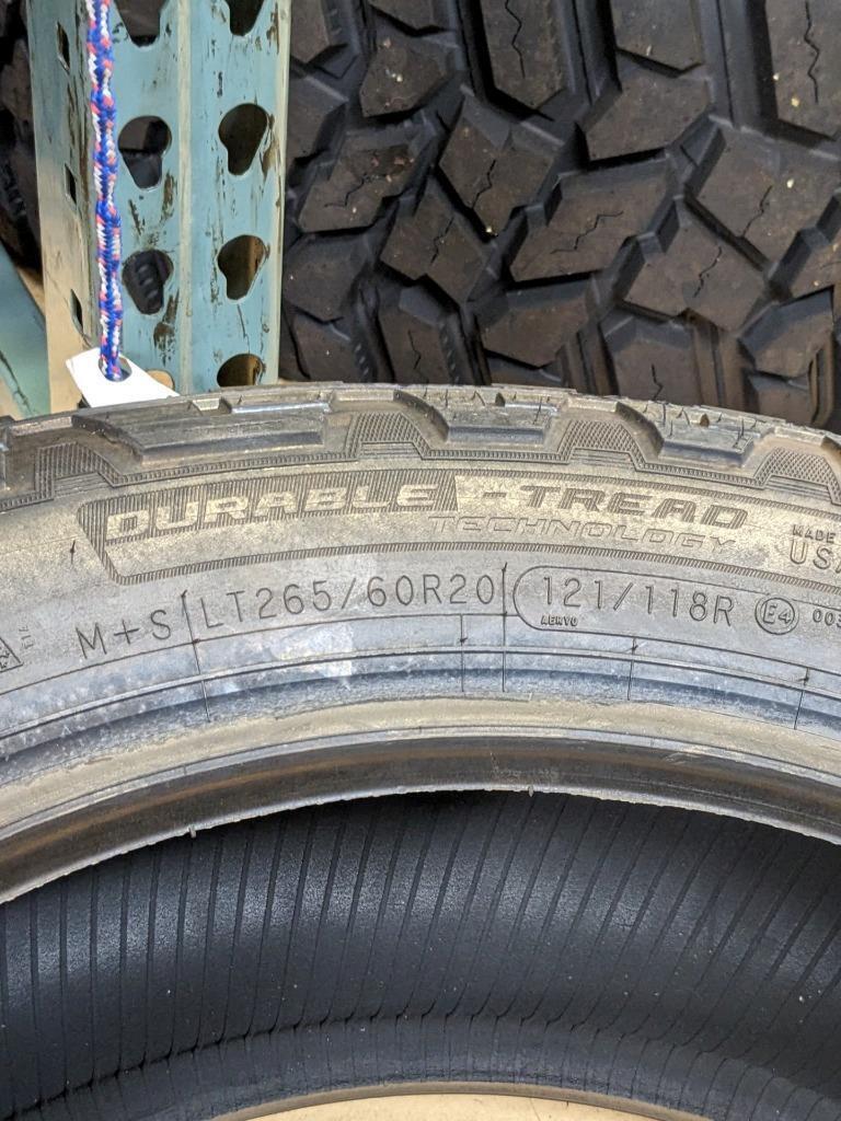 COOPER DISCOVERER AT3 XLT BSW LT 265 60 20 121/118R LRE 10PLY TIRE 90000032611