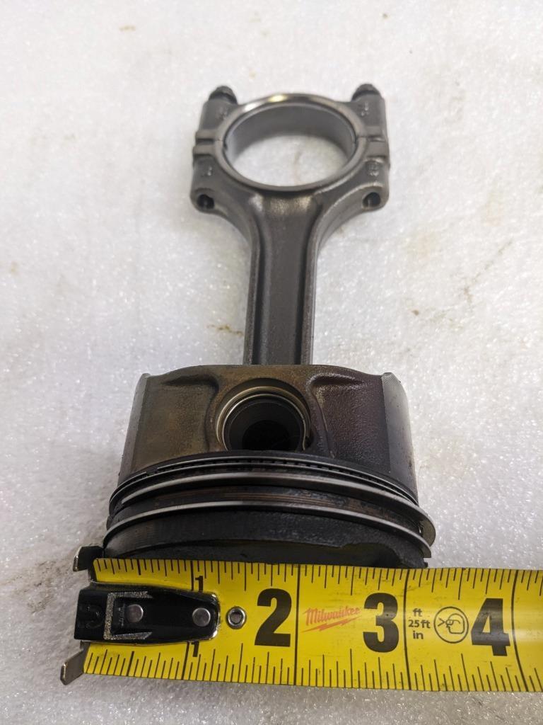 PORSCHE 996/911 CONNECTING PISTON RODS 9961031028R #2 USED 996BGL2T2