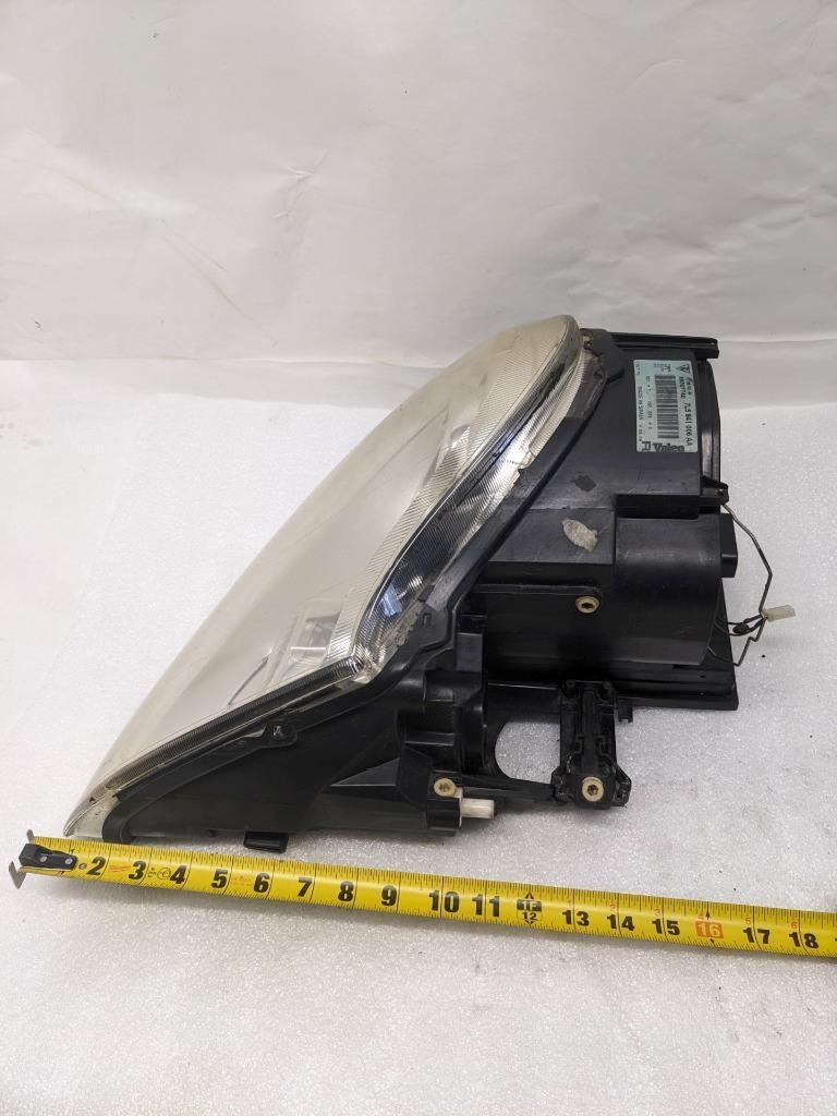 PORSCHE 98307740 VALEO FRONT RIGHT HEADLIGHT HOUSING FOR 03-06 CAYENNE USED R24
