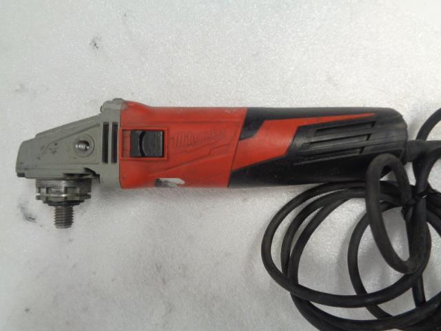 MILWAUKEE 13 AMP 5" SMALL ANGLE GRINDER LOCK ON SLIDE 6117-33D USED R22