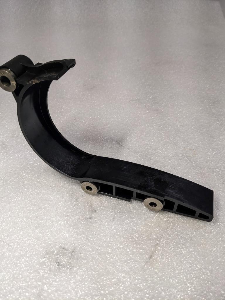 PORSCHE BOXSTER/CAYMAN ENGINE TIMING CHAIN CENTER GUIDE 99610516651 USED 996B.GL