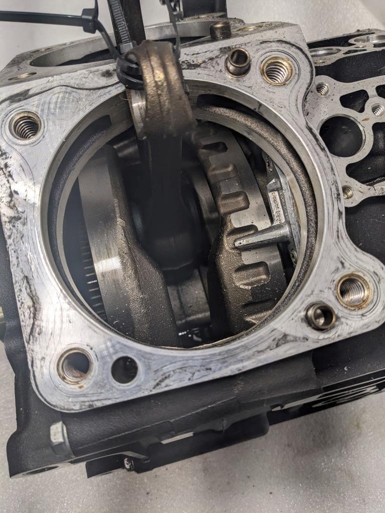 HARLEY DAVIDSON MILWAUKEE 8 TOURING CRANKCASE FOR 17-23 ELECTRA GLIDE USED I2