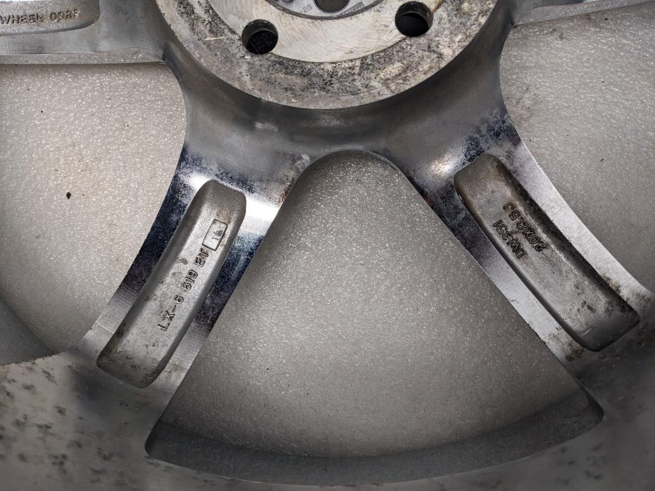 PAIR OF LEXANI LX-6 CHROME CUSTOM WHEELS 20X8.5 ET15 5X115 DISCONTINUED USED B2