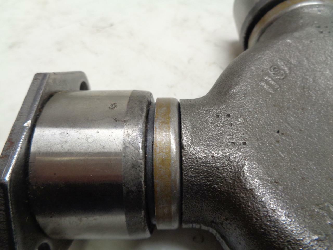 NEW NEAPCO U-JOINT SD209 281 R9TB