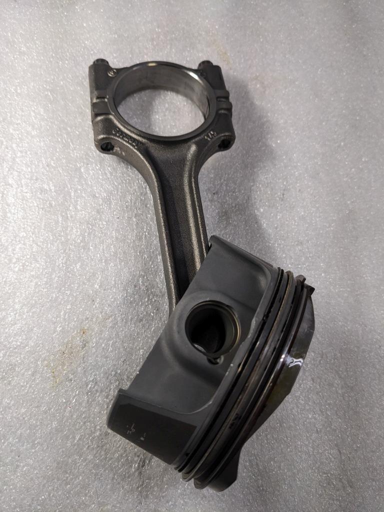 PORSCHE 987 BOXSTER PISTON & CONNECTING ROD #4 9961031028R USED 996B.G.L.