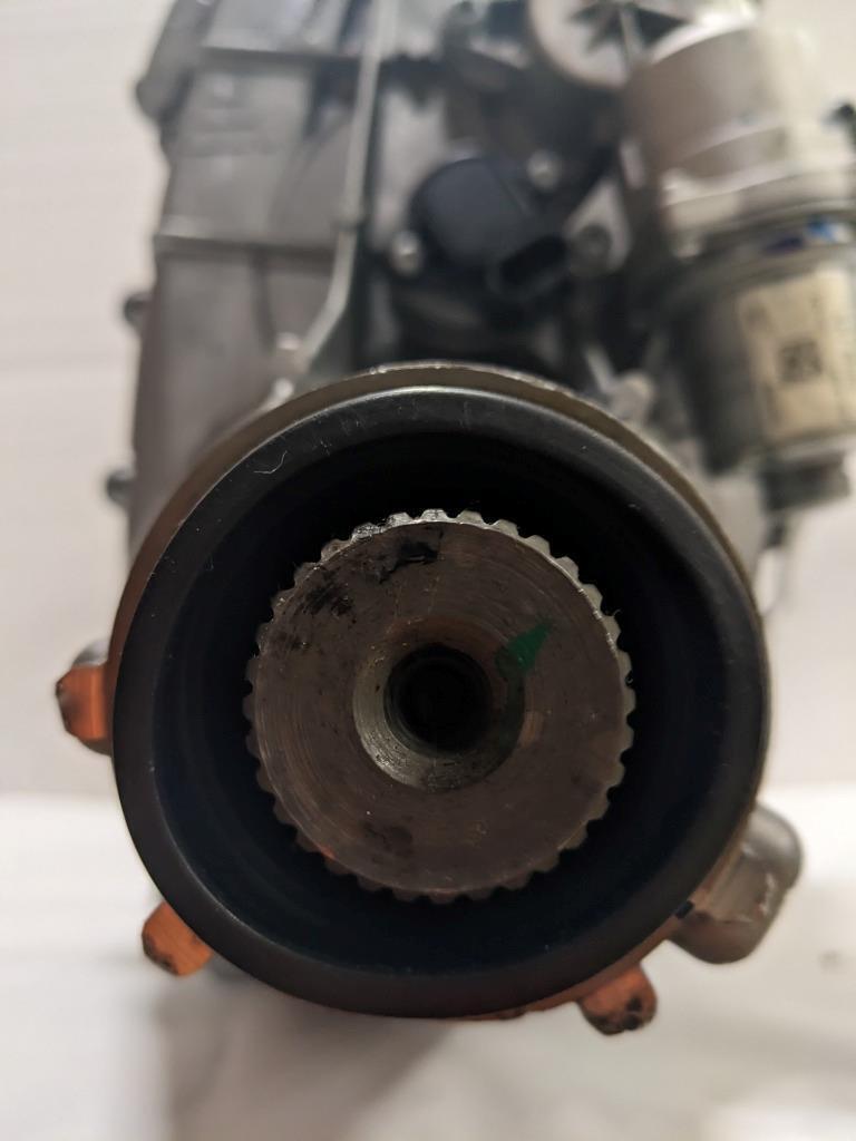 GM Transfer Case 84467435 Chevy Avalanche, Cadillac Escalade NEW DAMAGED BSRG3