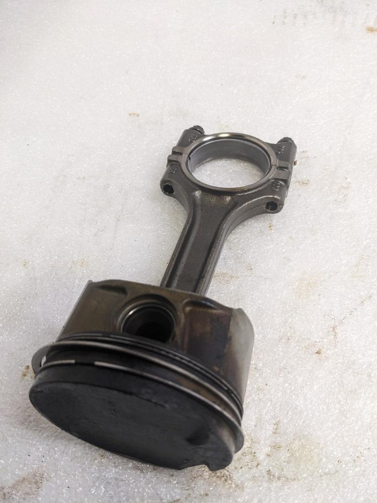 PORSCHE 996/911 CONNECTING PISTON RODS 9961031028R #3 USED 996BGL2T2