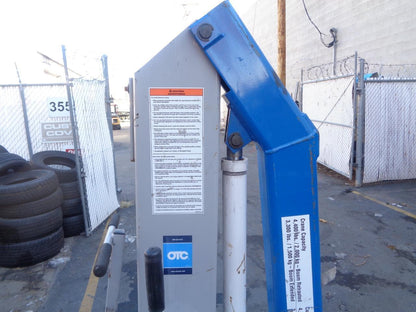 OTC 1820 4400LB DELUXE STEEL FLOOR CRANE 85" Ht 41-1/2" Lg 41-1/2" Wd