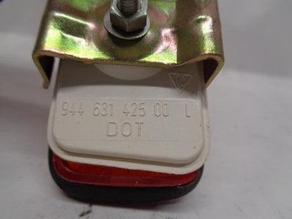 USED GENUINE PORSCHE REAR MARKER LENS R&L 944 631 426 00/944 631 425 00 R25T5