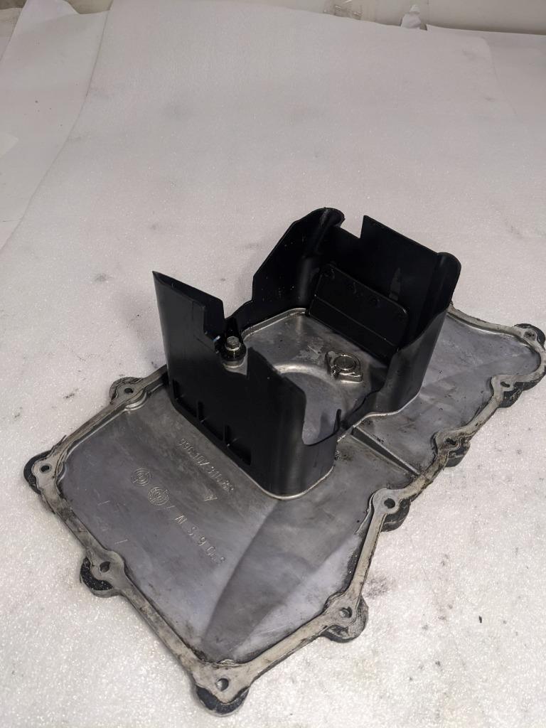 PORSCHE 911/996 ENGINE OIL SUMP PLATE/PAN 9961073108R USED 996BGLT3