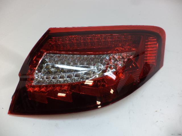 Porsche 911 (996) Aftermarket Tail Light Passenger Side R25