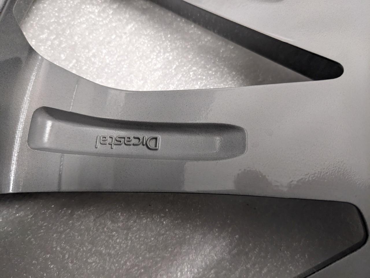 20x8 Chevrolet Traverse 2022-23 Machined Charcoal Wheel Rim 84353724