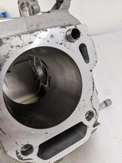 INCOMPLETE BRIGGS AND STRATTON 593663 SMALL ENGINE CYLINDER CASE & PARTS NEW R32