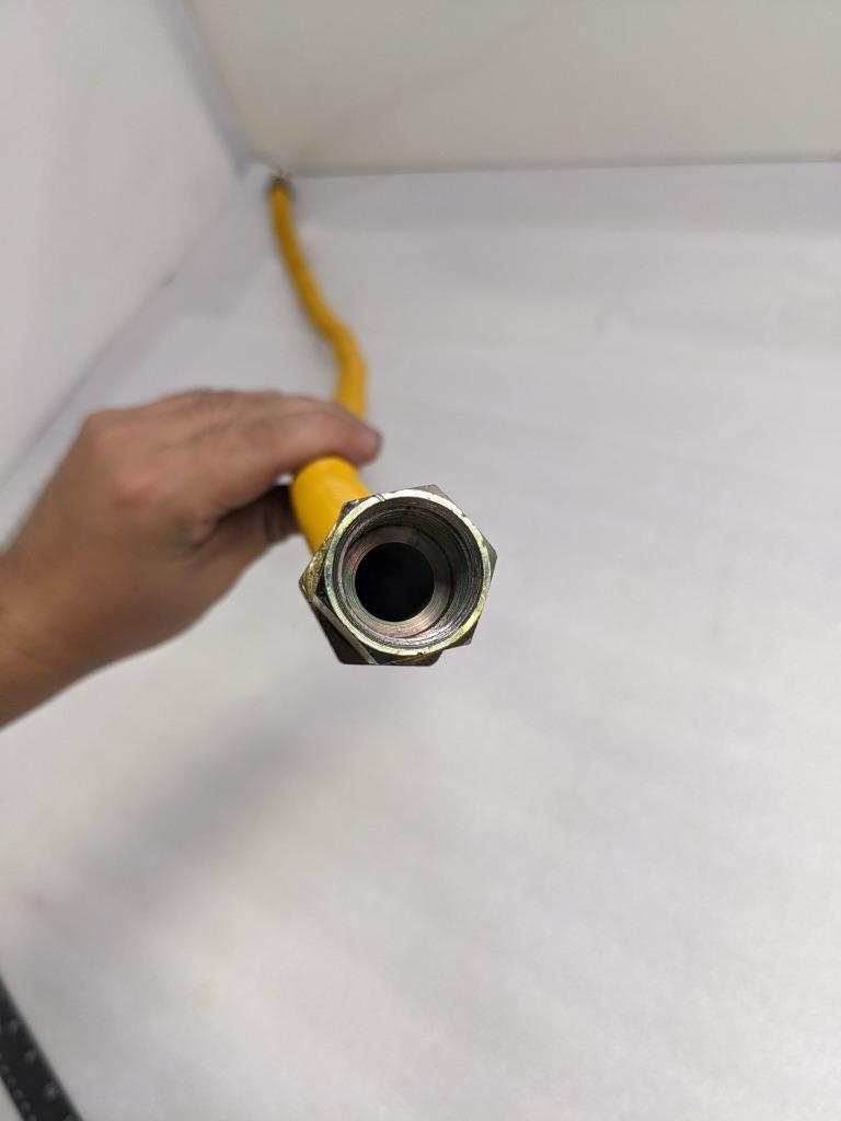 UNBRANDED GAS CONNECTOR 48" OAL 1/2" ID 1/2" MIP 5/8" OD YELLOW NEW R22T2