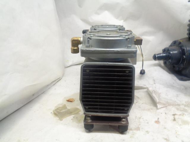 GAST ROCKING PISTON AIR COMPRESSOR 965513 NEW J1