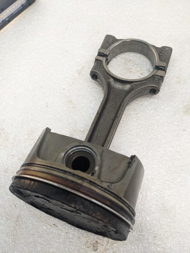 PORSCHE 986 BOXSTER 2.7L PISTON W/CONNECTING ROD #6 9961031028R USED 996GL2T1