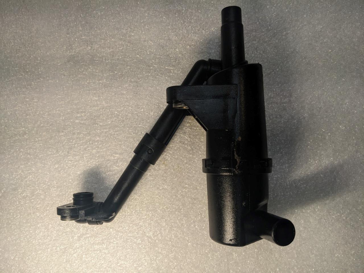 PORSCHE 1999-2000 911/996 ENGINE OIL SEPERATOR 99610708054 USED 996GL2T1