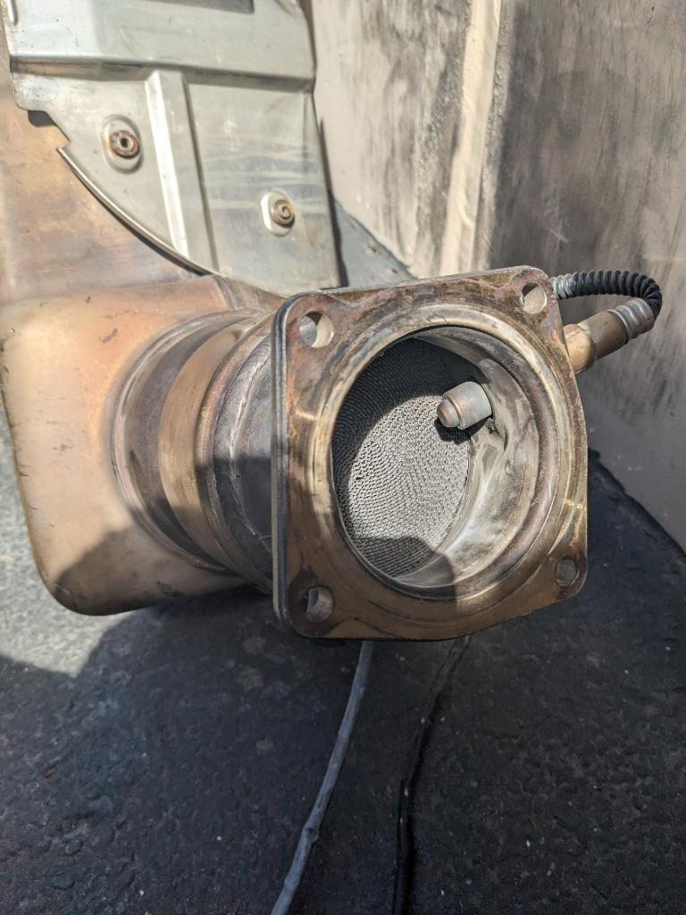 PORSCHE 99611102773 MUFFLER EXHAUST ASSEMBLY FOR 01-05 PORSCHE 911 996 USED B2